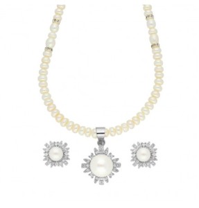 Attractive Pearl Necklace